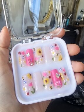Floral Pink Press-On Nail Set